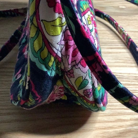 Vera Bradley Frannie In Petal Paisley. - Picture 3 of 6